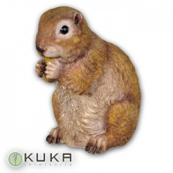 Figura ardilla comiendo