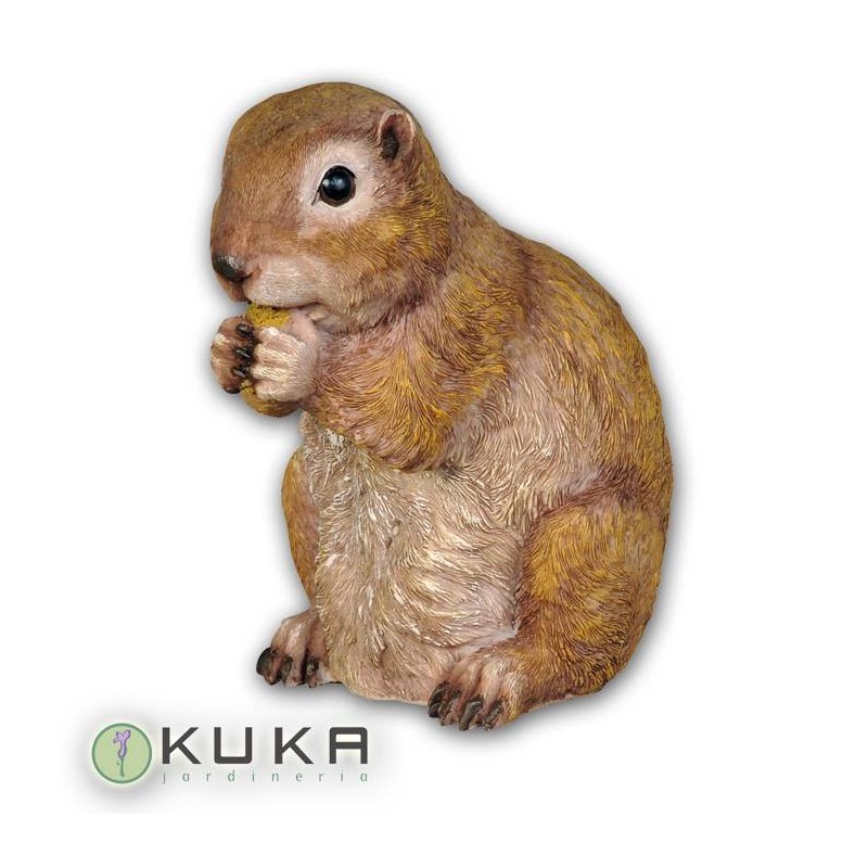 Figura ardilla comiendo