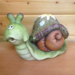 Caracol con flor grande                                               